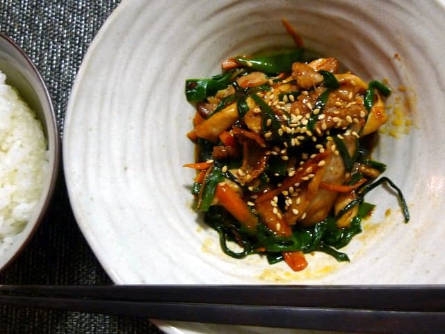 Chicken sautÃ©ed with garlic chives