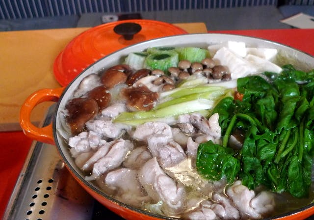 Video: Cooking Chicken Mizutaki Hot Pot